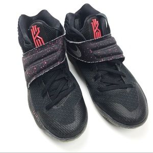 Nike Kyrie 2 Sz 4.5 Y